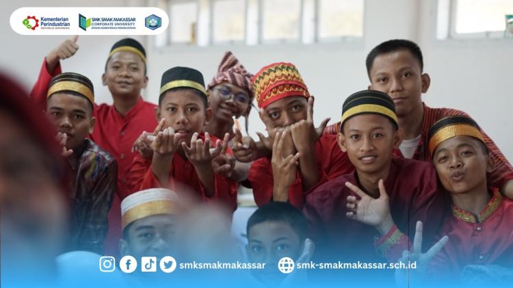 { S M A K - M A K A S S A R} : Keberagaman pakaian adat khas Sulawesi Selatan